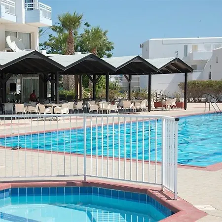 Polycarpia Hotel Pernera