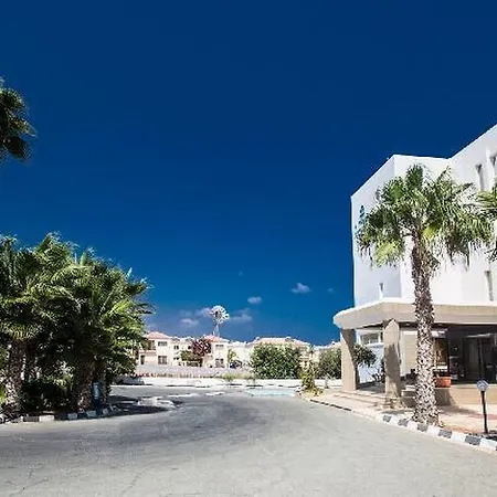 Polycarpia Hotel Pernera