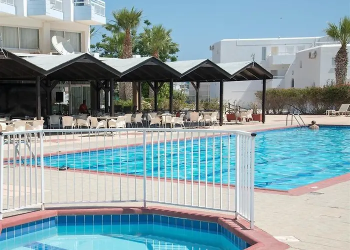 Polycarpia Hotel Pernera