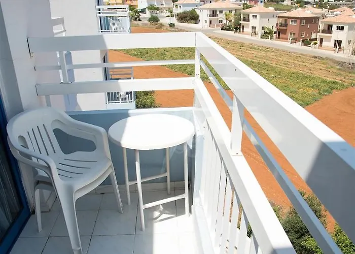 Hotel Polycarpia Pernera