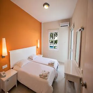 Hotel Polycarpia Pernera